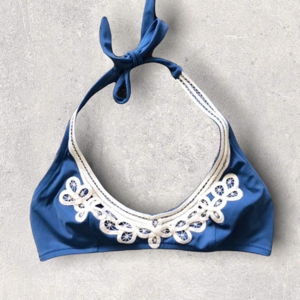 Victoria's Secret romantic lace applique bikini Medium